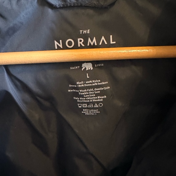 Normal brand black vest in size large. - Picture 3 of 3